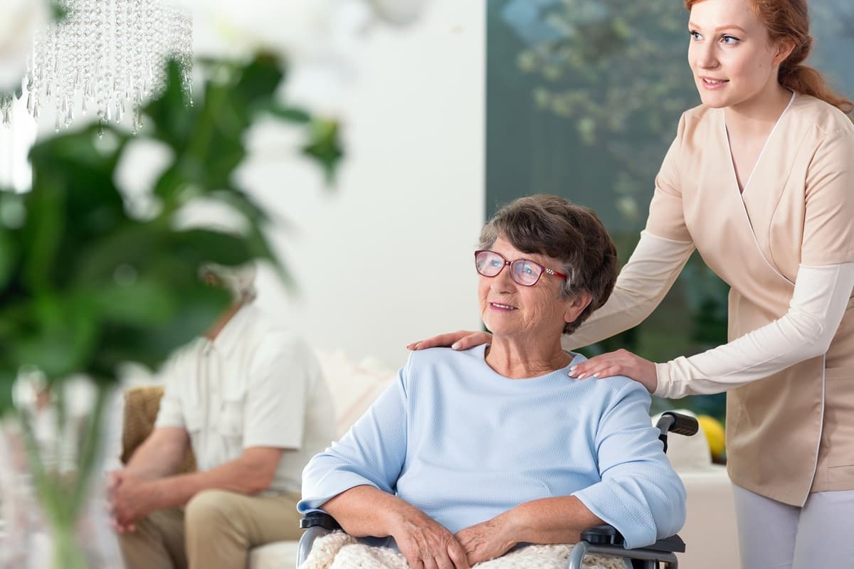 Assisted Living vs. Memory Care: 9 Key Differences and How to Choose the Right One