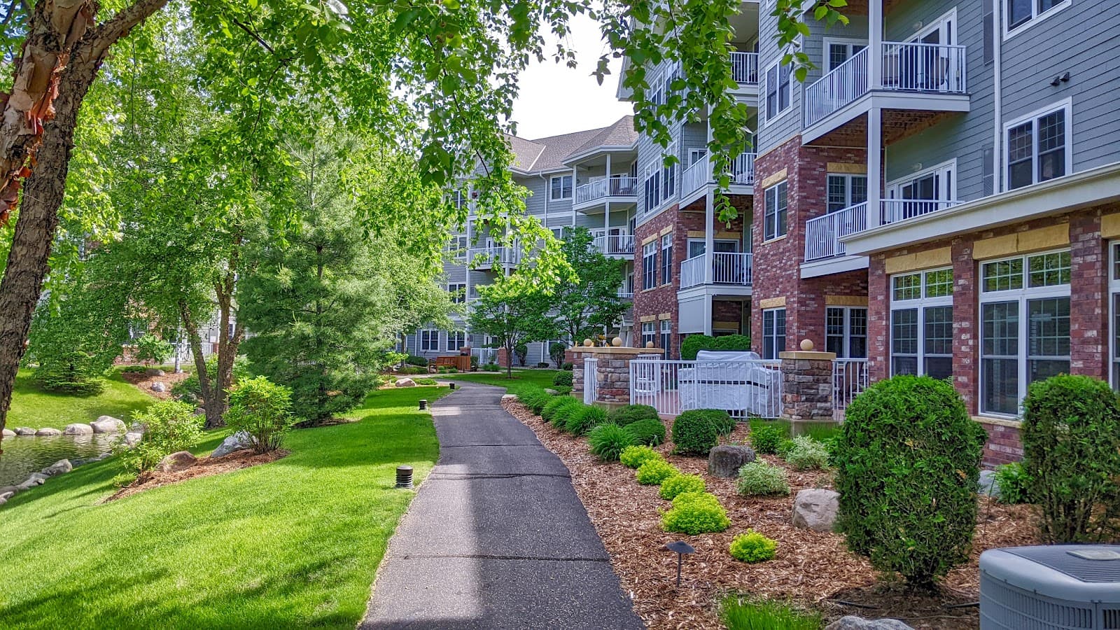 Applewood Pointe of Bloomington at Southtown